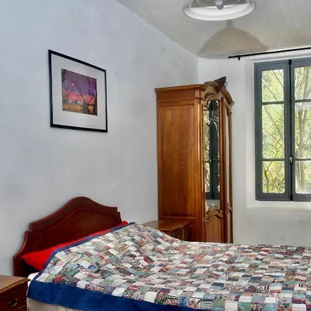 Apartamento Large 3-bed In Medieval Quarter Of *
