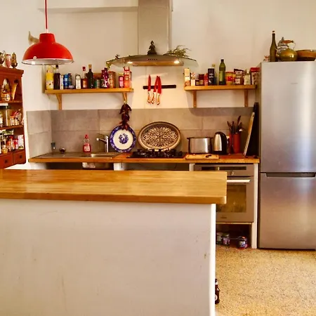 Apartamento Large 3-bed In Medieval Quarter Of *