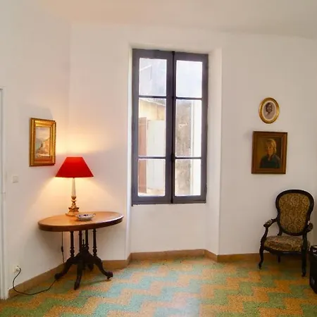 Apartamento Large 3-bed In Medieval Quarter Of Sauve