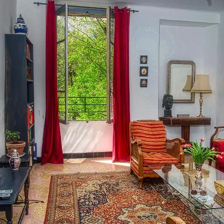 Large 3-bed In Medieval Quarter Of