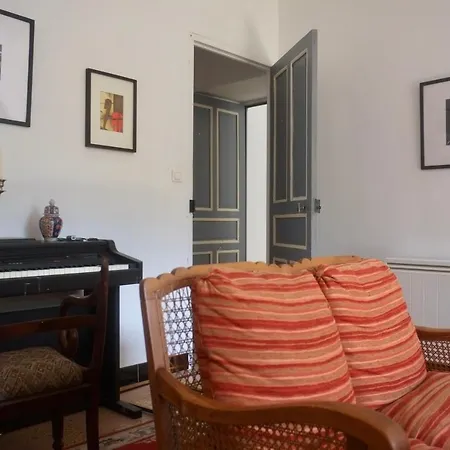 3 Bed-sleeps 6-balcony-pets-parking-town Centre * Sauve