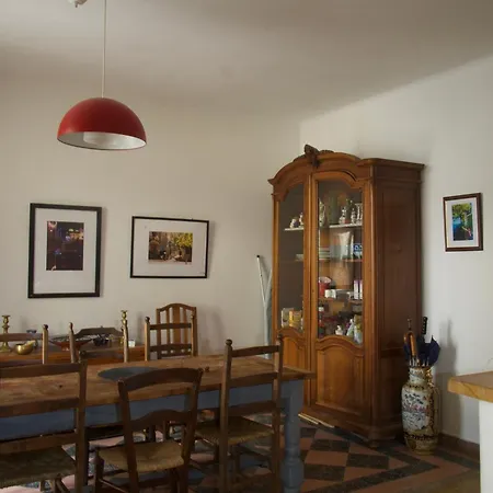 Large 3-bed In Medieval Quarter Of