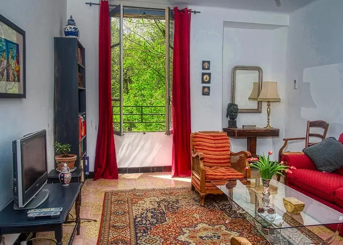 3 Bed-sleeps 6-balcony-pets-parking-town Centre