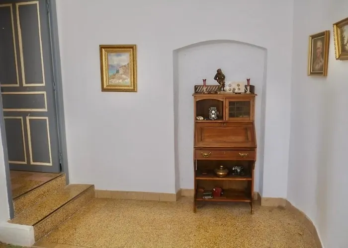 3 Bed-sleeps 6-balcony-pets-parking-town Centre Sauve